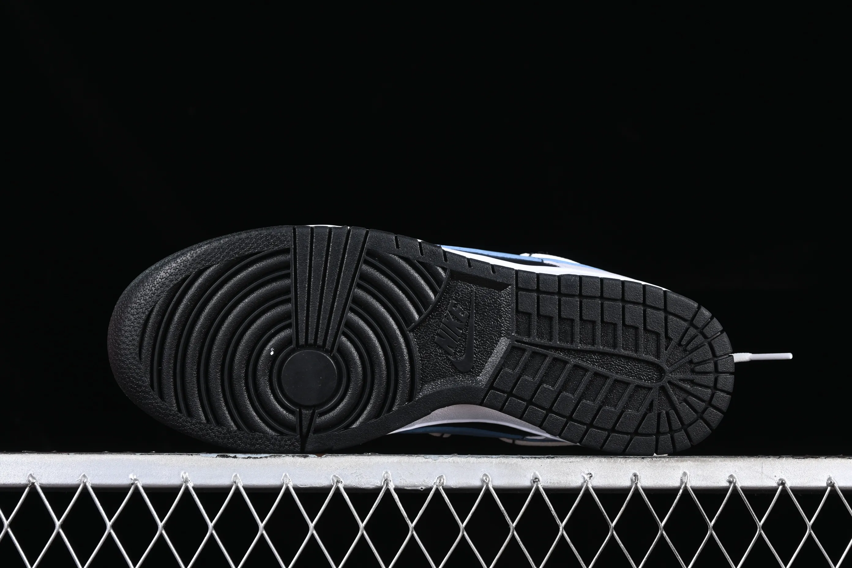 All Categories Nk SB Dunk Series Nk SB Dunk Low Low-top sneakers Nk Dunk Low Mysterious Dark Night Blue-Night Messenger SB strappy low-top casual sneakers DV0831-002
